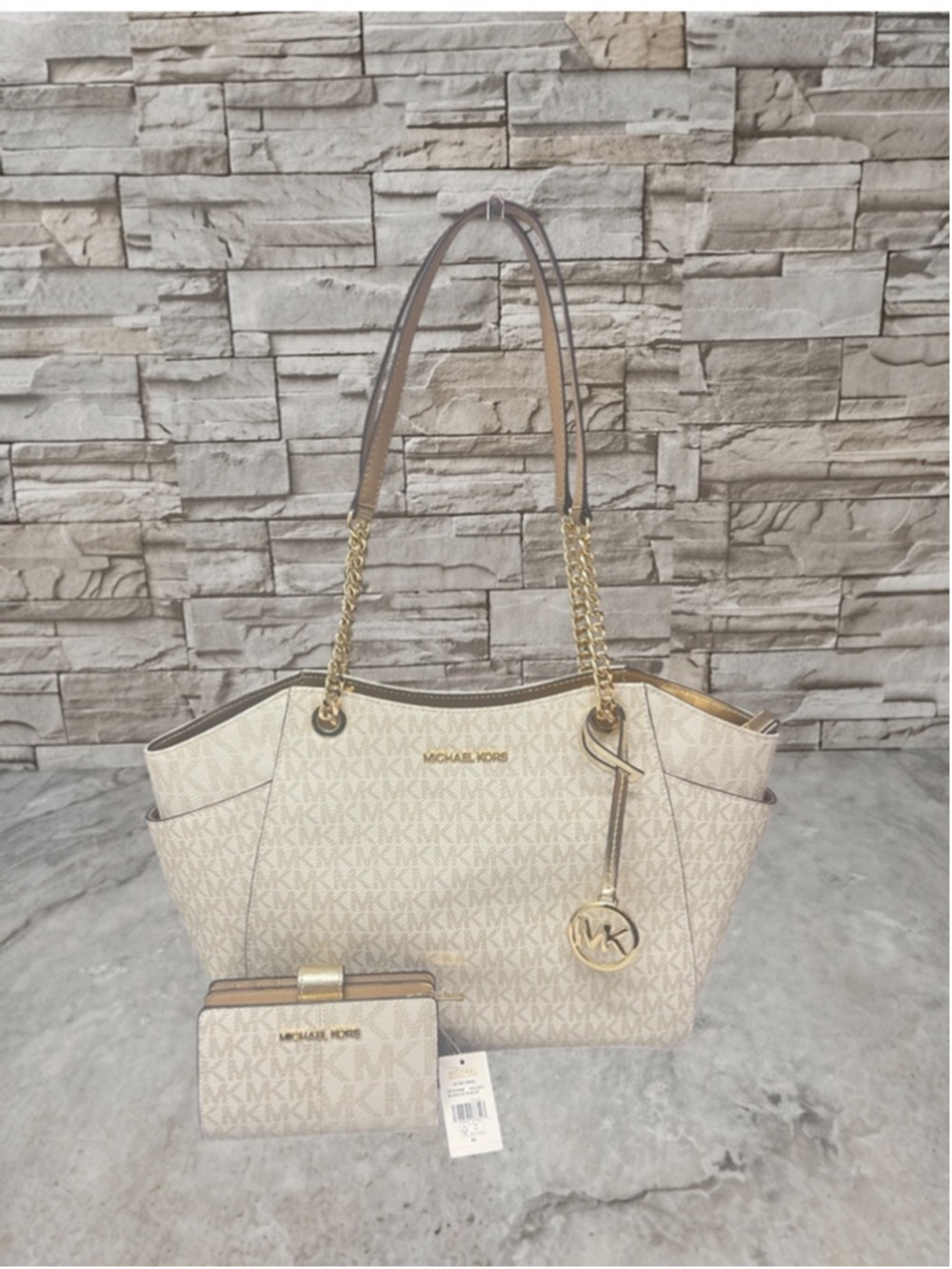 Michael Kors Chain Tote & Wallet Set MK Signature Logo Pale Gold/Cream - Picture 2 of 12